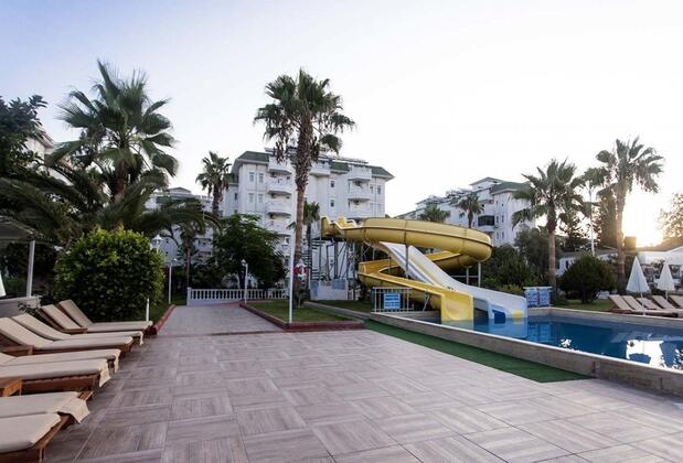 The Garden Beach Hotel - Görsel 11