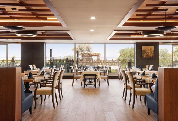 Ramada Hotel & Suites by Wyndham Kuşadası - Görsel 8