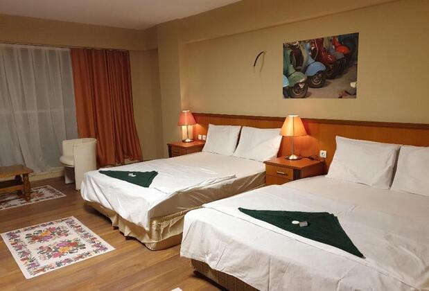 One Blood Hotel - Görsel 3