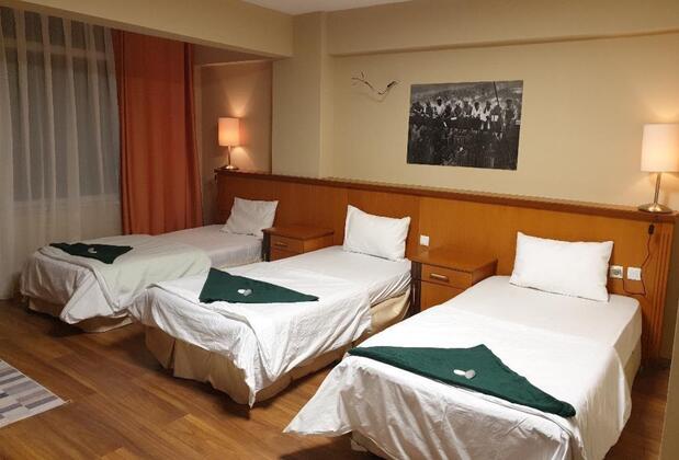 One Blood Hotel - Görsel 4