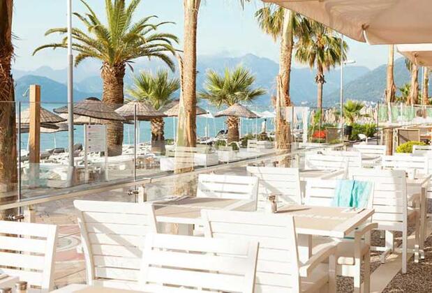 The Beachfront Hotel - Görsel 6