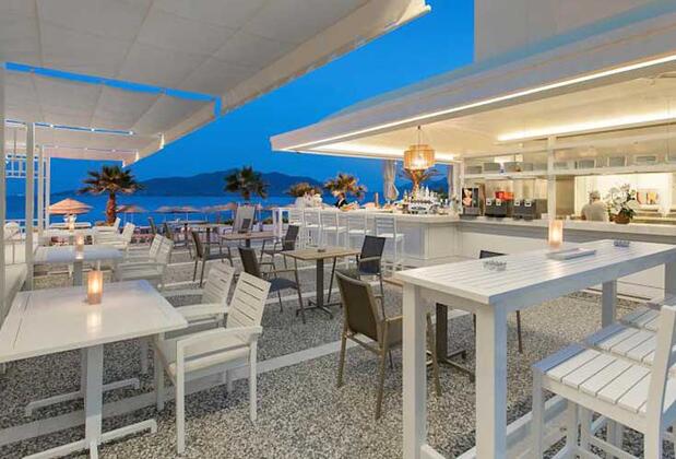 The Beachfront Hotel - Görsel 8