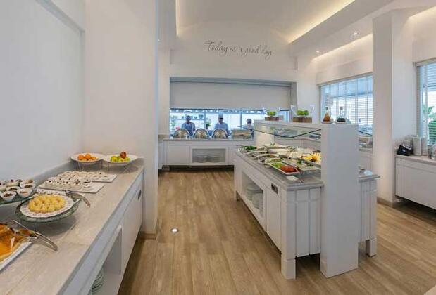 The Beachfront Hotel - Görsel 9