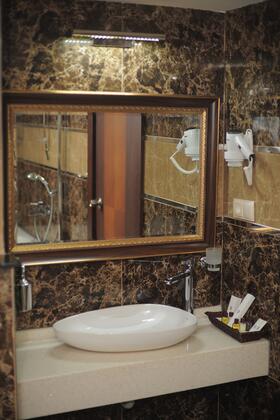 Golden Lake Hotel - Görsel 9