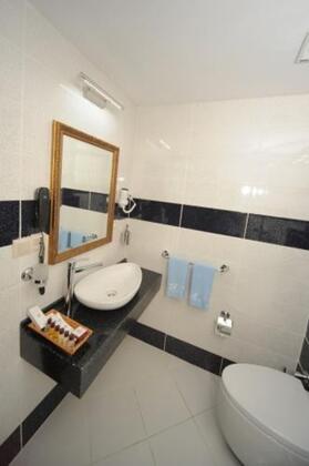 Golden Lake Hotel - Görsel 24