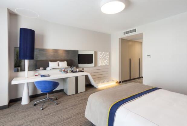 Ramada Hotel & Suites Kemalpaşa - Görsel 16