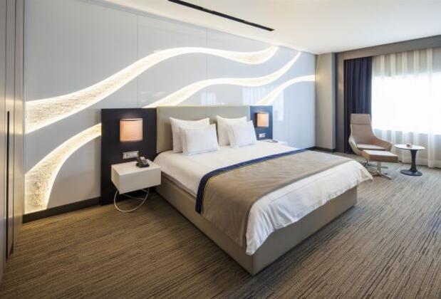 Ramada Hotel & Suites Kemalpaşa - Görsel 18