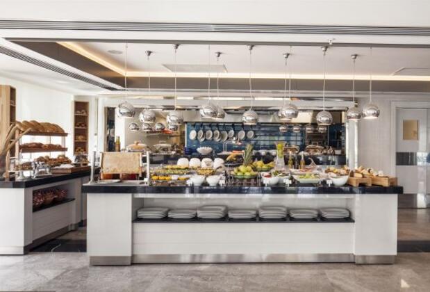 Ramada Hotel & Suites Kemalpaşa - Görsel 27