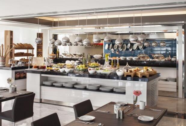 Ramada Hotel & Suites Kemalpaşa - Görsel 9