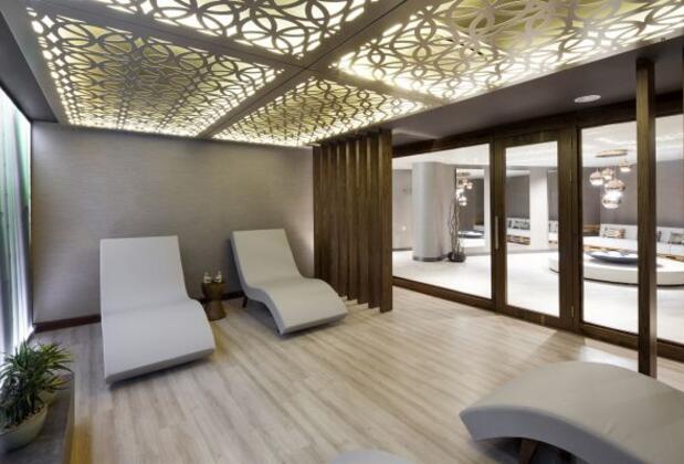 Ramada Hotel & Suites Kemalpaşa - Görsel 13