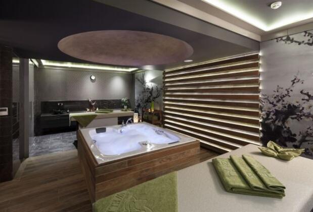 Ramada Hotel & Suites Kemalpaşa - Görsel 25