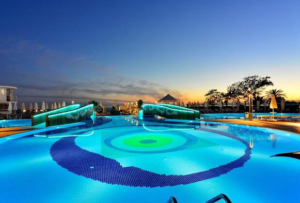 Azura Deluxe Resort & Spa Hotel - Görsel 32