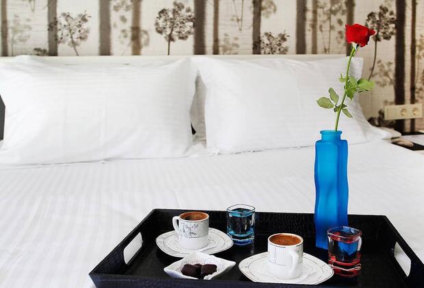 The House Next To - Görsel 12