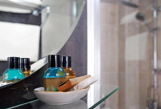 The House Next To - Görsel 21