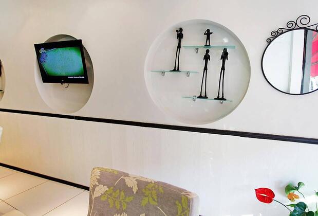 The House Next To - Görsel 11