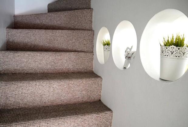 The House Next To - Görsel 8