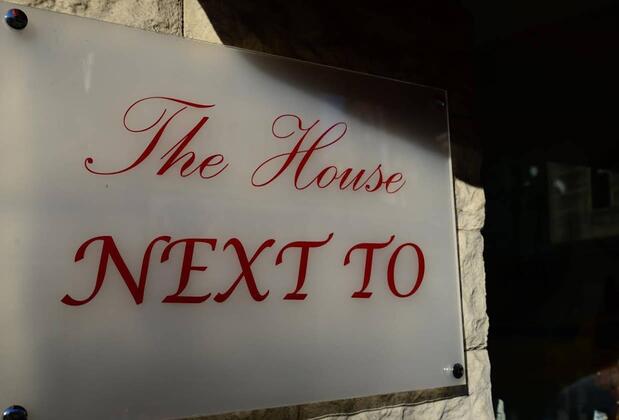 The House Next To - Görsel 3