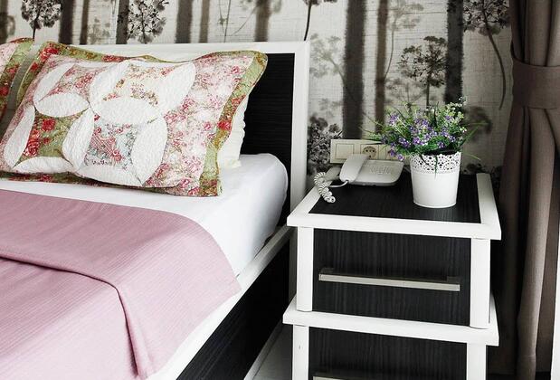 The House Next To - Görsel 19