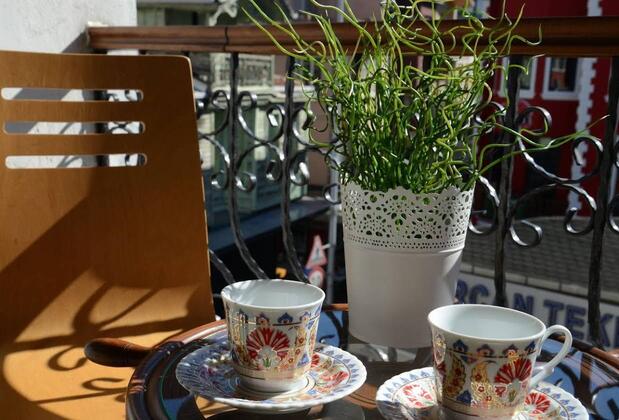 The House Next To - Görsel 7