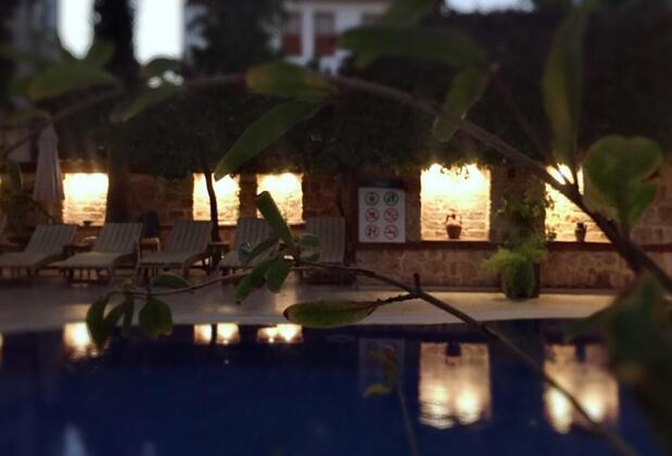 White Garden Pansion - Görsel 3