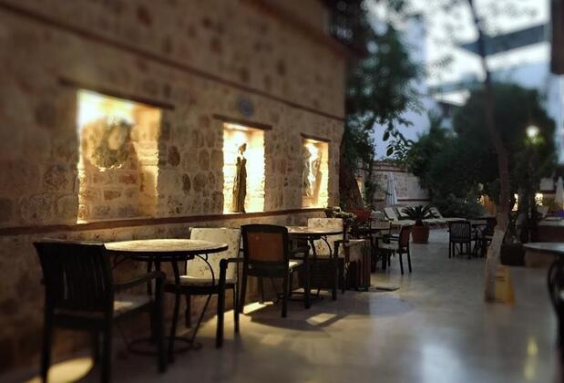 White Garden Pansion - Görsel 5