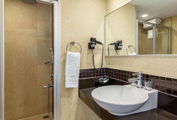 Ramada by Wyndham Tire - Görsel 21