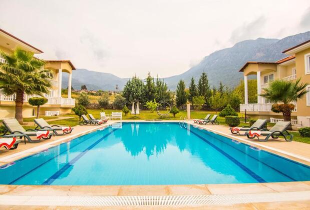 Gold Lion Hotel - Görsel 3