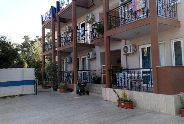 Lily Family Apart - Görsel 12