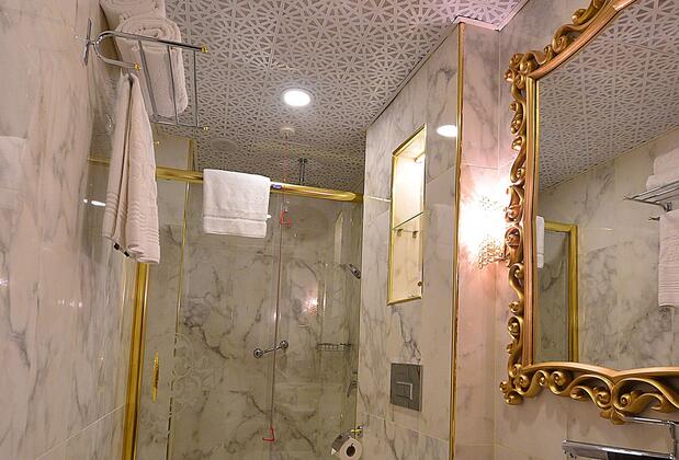 My Golden Hotel - Görsel 5