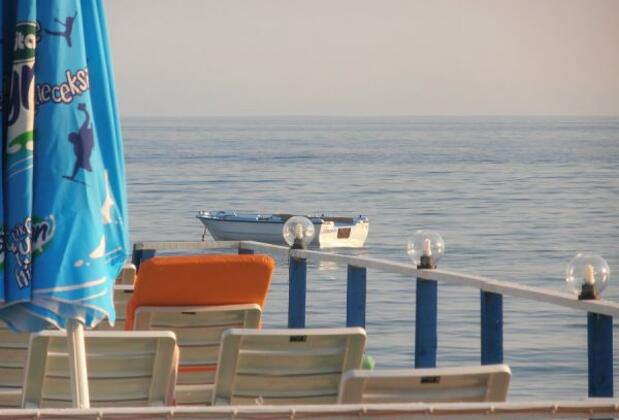 Yaprak Pansiyon Cafe Beach Club - Görsel 3