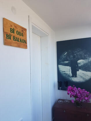 Bi' Oda Bi' Balkon by Barba Saranda - Görsel 7