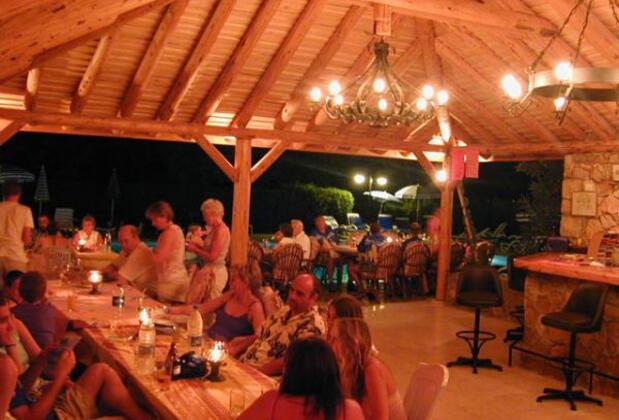 Candlelight Motel and Apartments - Görsel 8