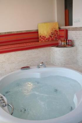 Nicholas Heights Deluxe Suite Hotel - Görsel 8