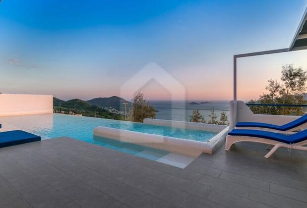 Kalkan'da Deniz Manzaralı Villa - Görsel 9
