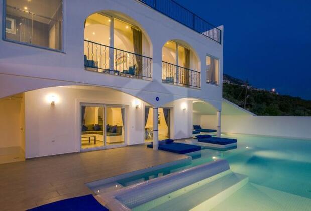 Kalkan'da Deniz Manzaralı Villa - Görsel 31