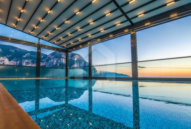 Faralya'da Manzaralı Taş Villa - Görsel 9