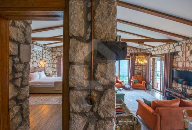 Faralya'da Manzaralı Taş Villa - Görsel 7