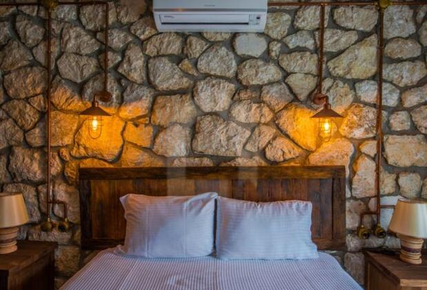 Faralya'da Manzaralı Taş Villa - Görsel 17