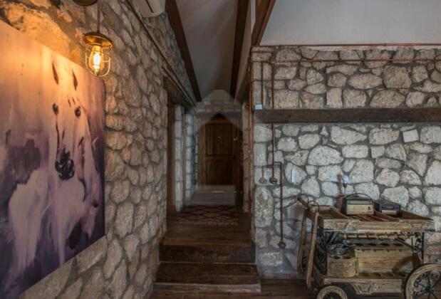 Faralya'da Manzaralı Taş Villa - Görsel 8