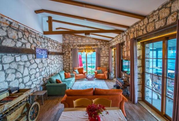 Faralya'da Manzaralı Taş Villa - Görsel 11