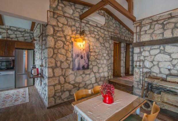 Faralya'da Manzaralı Taş Villa - Görsel 13