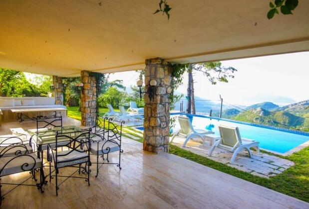 Marmaris'te Doğa Manzaralı Villa - Görsel 16