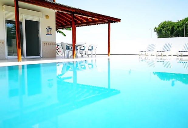 Red Holiday Rentals - Görsel 8