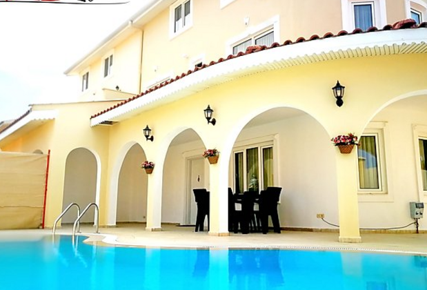 Red Holiday Rentals - Görsel 45