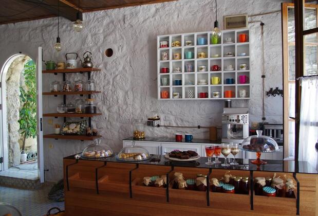 Serin Alaçatı Cafe & Butik Otel - Görsel 11