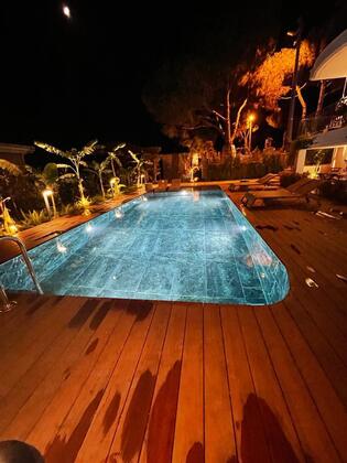  Cunda Pier +12 Adult Only - Görsel 5