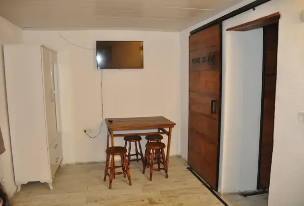 Monk Island Guesthouse Foça - Görsel 9