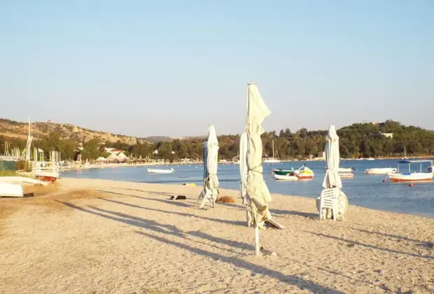 Monk Island Guesthouse Foça - Görsel 4