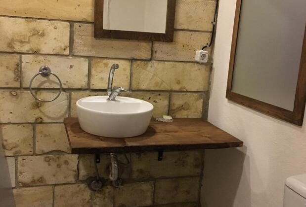 Monk Island Guesthouse Foça - Görsel 21