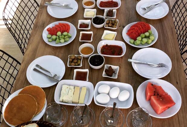 Monk Island Guesthouse Foça - Görsel 40